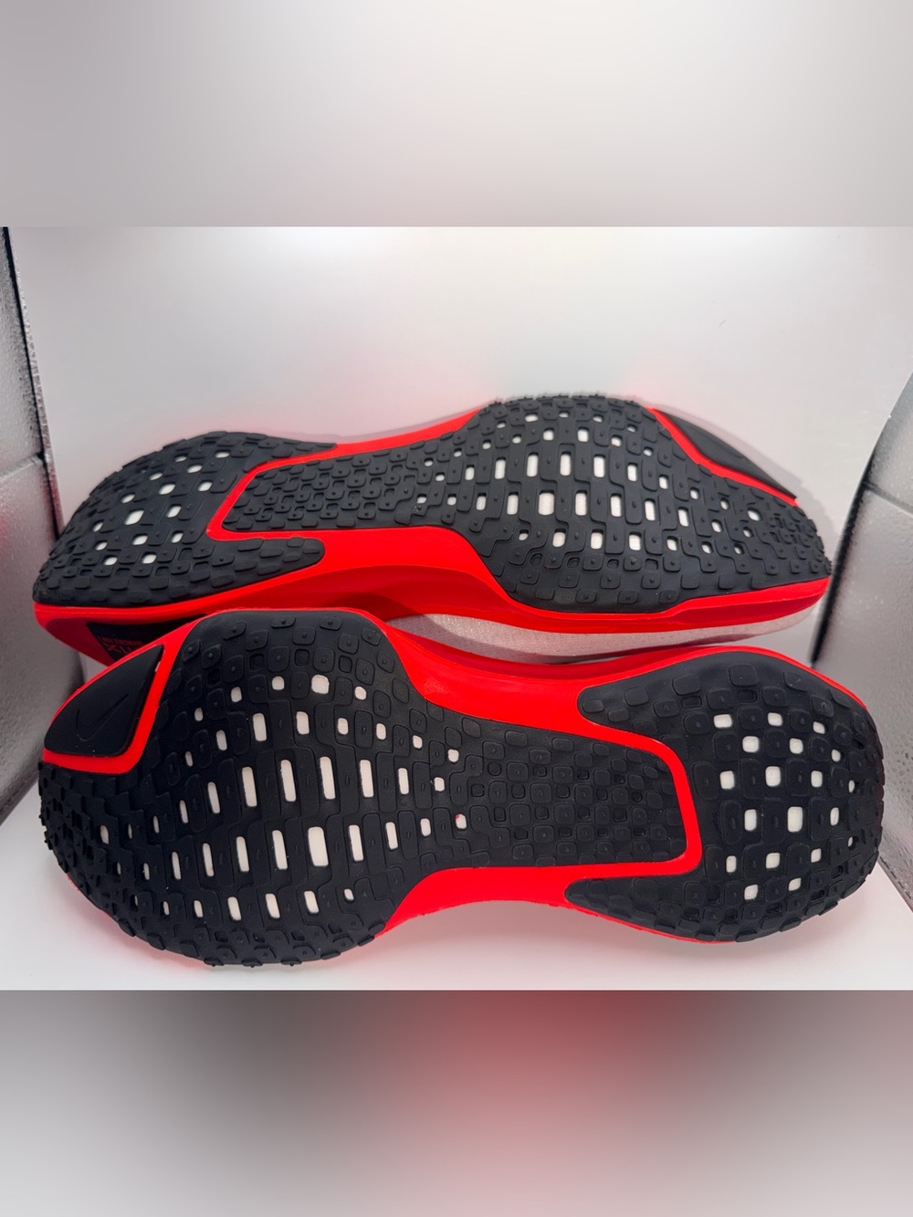 Men’s Nike ZoomX Invincible Run FK 3 Size 12 NIB Phantom/Black/Bright Crimson - Picture 7 of 11